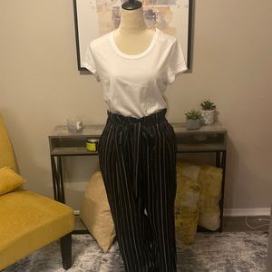 New with tag Hollister black and white woman pant size L